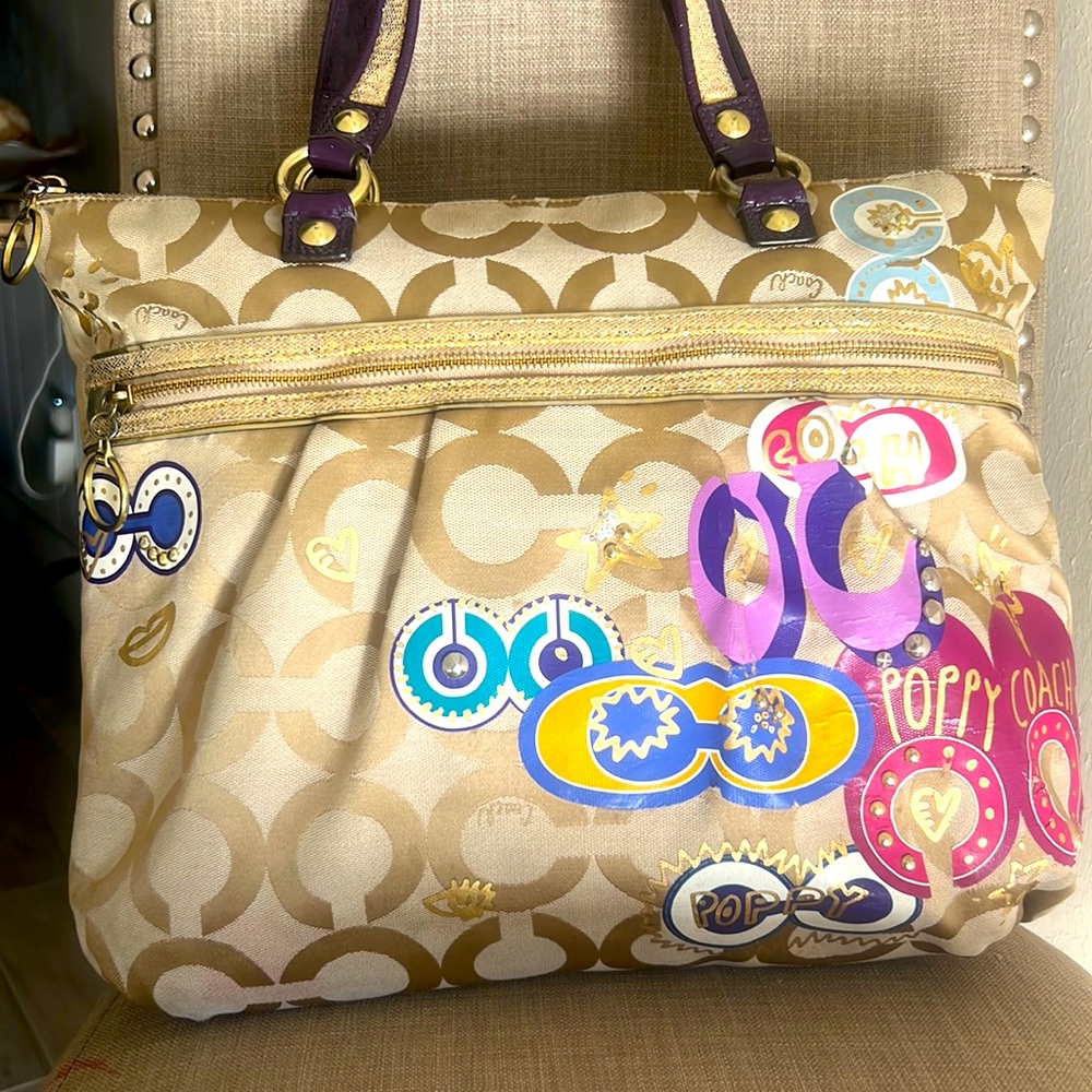 Coach Poppy Signature Glam Tote. 15307